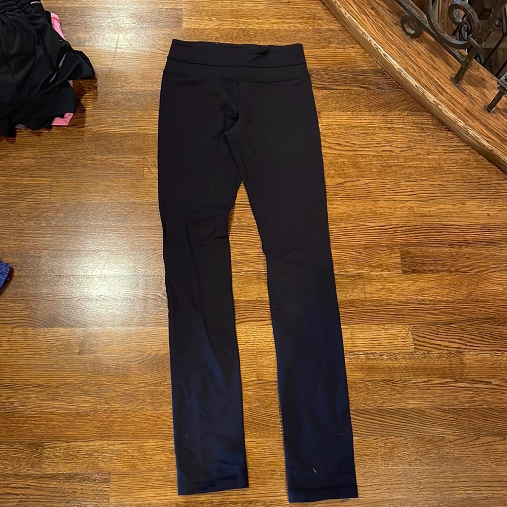 Black lululemon yoga pants
